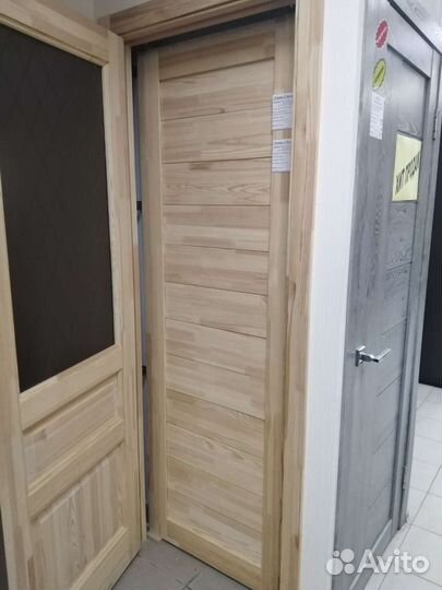 Дверь из массива сосны