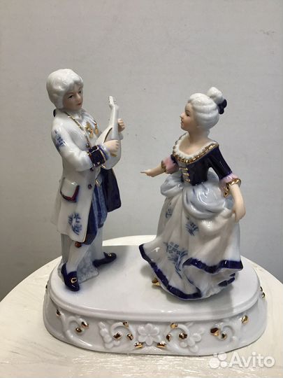 Музыкальная статуэтка фарфоровая