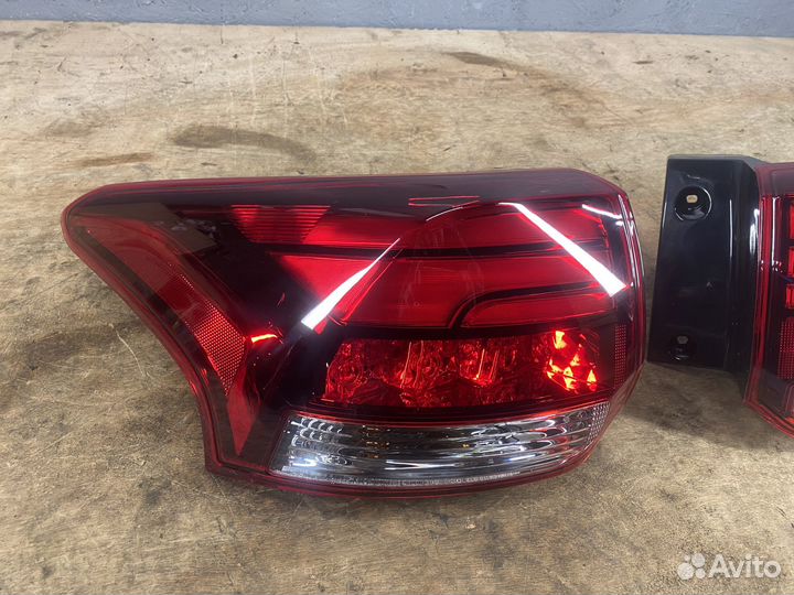 Фонарь внешней левый правый Mitsubishi Outlander 3