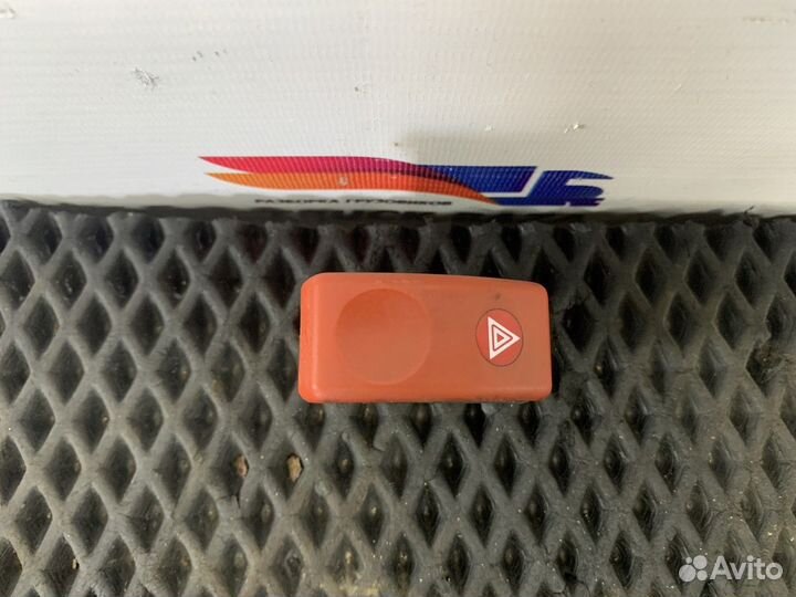 Кнопка аварийной сигнализации