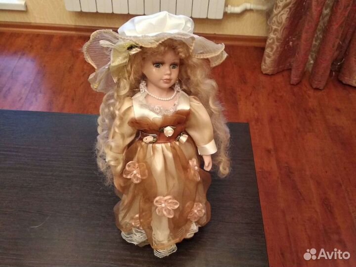 Кукла фарфоровая коллекционная