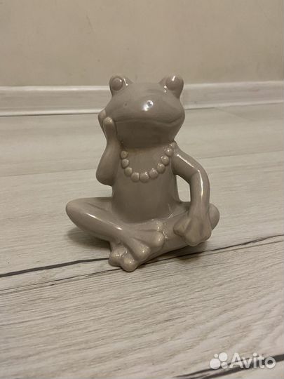 Статуэтка лягушка
