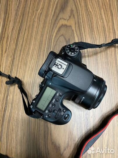 Canon EOS 70D с объективом