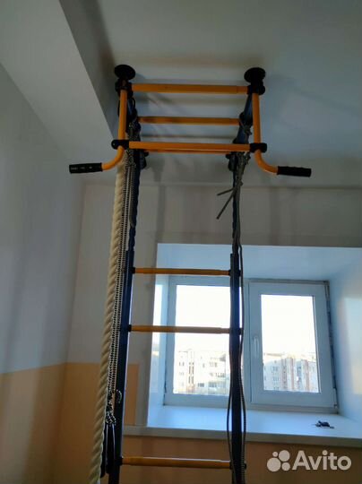 Шведская стенка с турником и брусьями