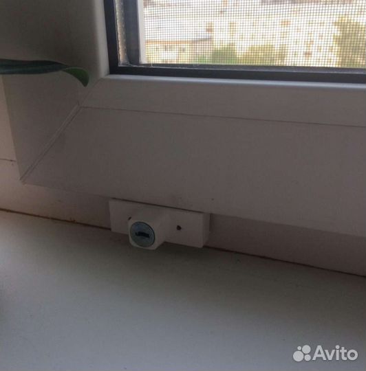 Блокиратор на окно, замок от детей