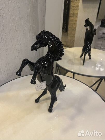 241117 Статуэтка Конь черное стекло арт