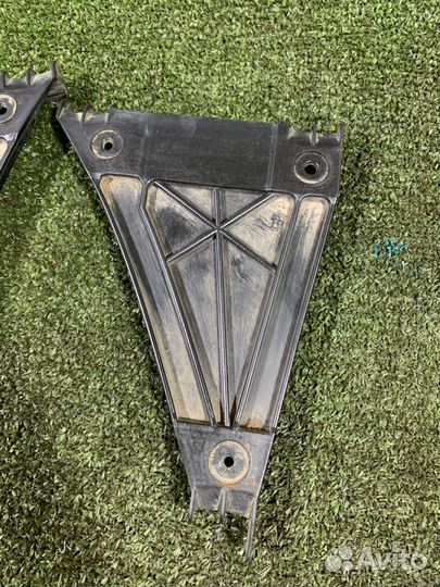 Направляющая заднего бампера Audi A4, B5 1996