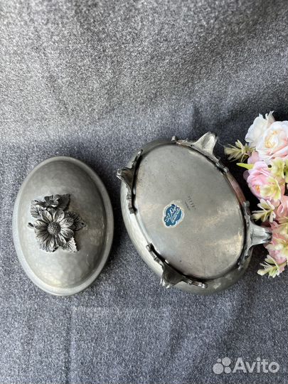 Шкатулка, ваза с крышкой из олова