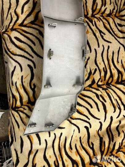 Накладка новая на передний бампер Lexus