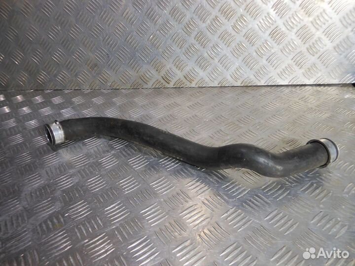 Патрубок радиатора нижний Мерседес 211 219