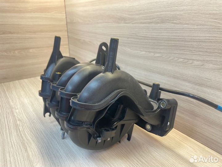 Впускной коллектор Renault Logan