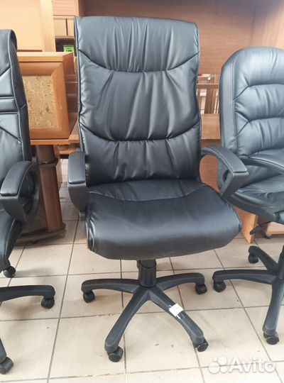 Офисное кресло