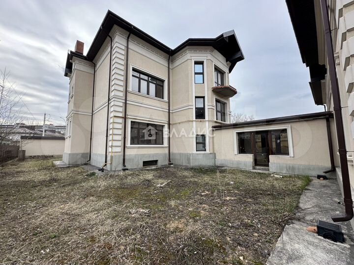 Дом 1171 м² на участке 29 сот.