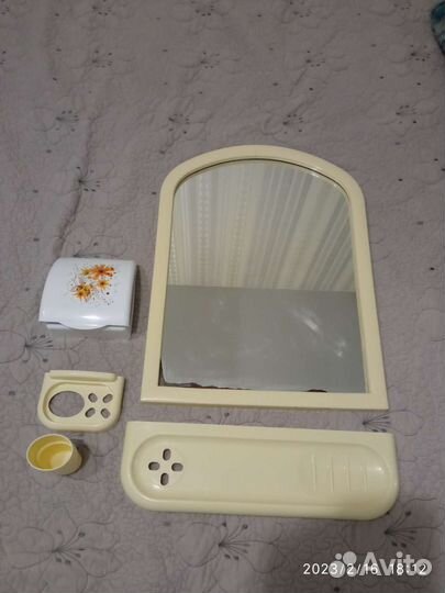 Набор для ванной комнаты с зеркалом