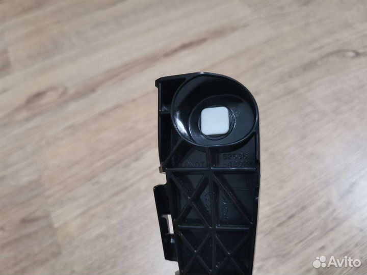 Кронштейн переднего бампера левый Тойота Rav 4 III