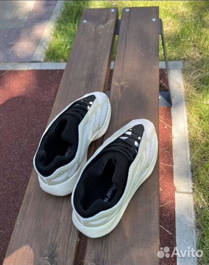 Adidas yeezy boost 700