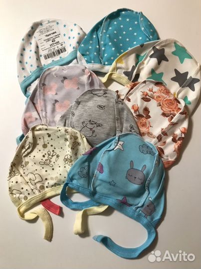 Шапочки, чепчики,царапки, носочки для новорожденны