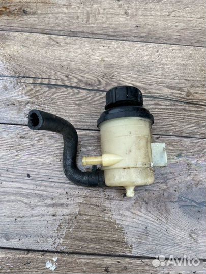 Бачок гур Nissan Primera 2.0