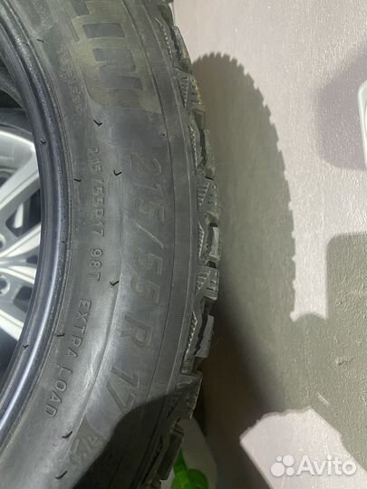 Michelin X-Ice North 4 215/55 R17