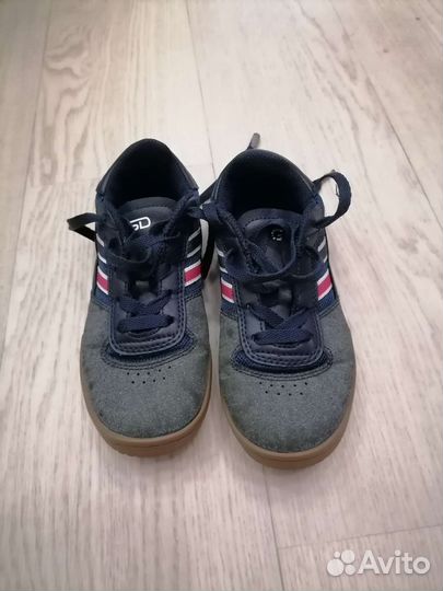 Двое кроссовок