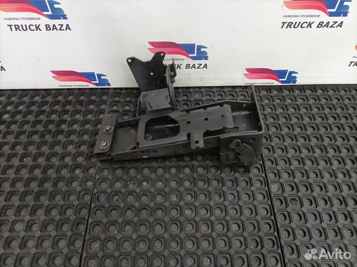 A9305203733 Кронштейн левой подножки