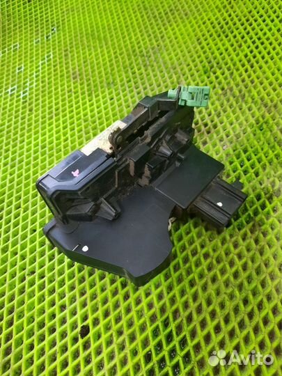 Замок бардачка Ford Escape