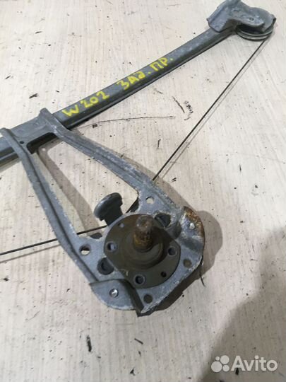 Стеклоподъемник задний правый Мерседес W202