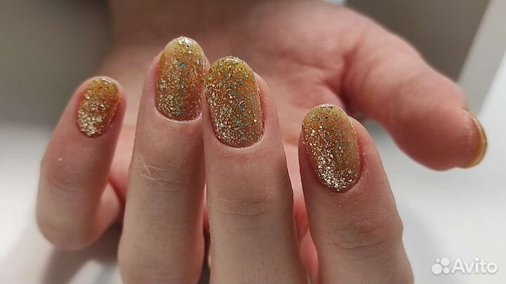 Модель на маникюр