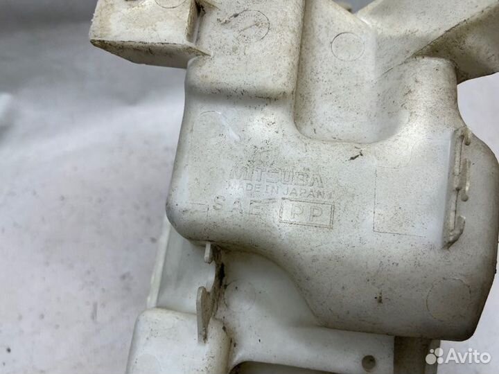 Бачок омывателя передний Mitsubishi Lancer 10