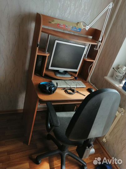 Компьютерный стол