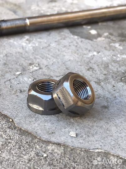 Ось титановая для велосипеда