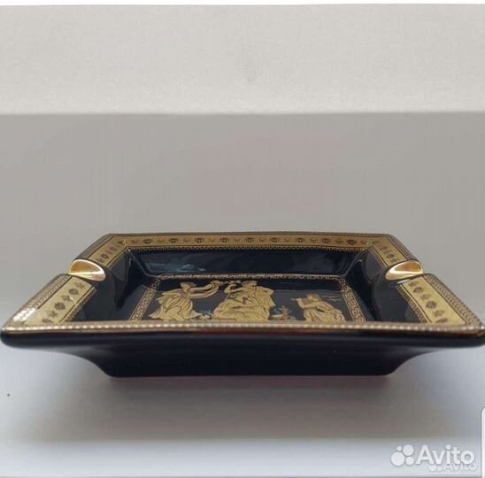 Пепельница фарфоровая новая черная с золотом
