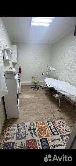 Косметологическое кресло, лампа, передвижная тумба