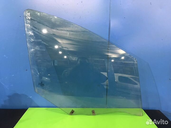 Стекло переднее правое Peugeot 308