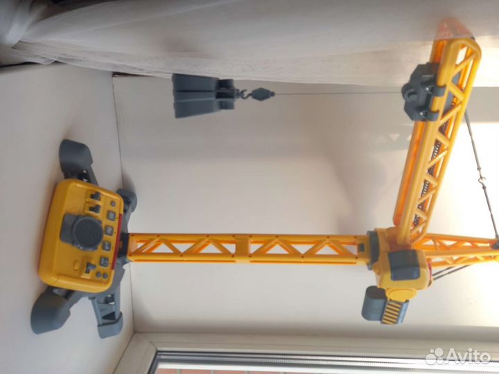 Кран на пульте управления