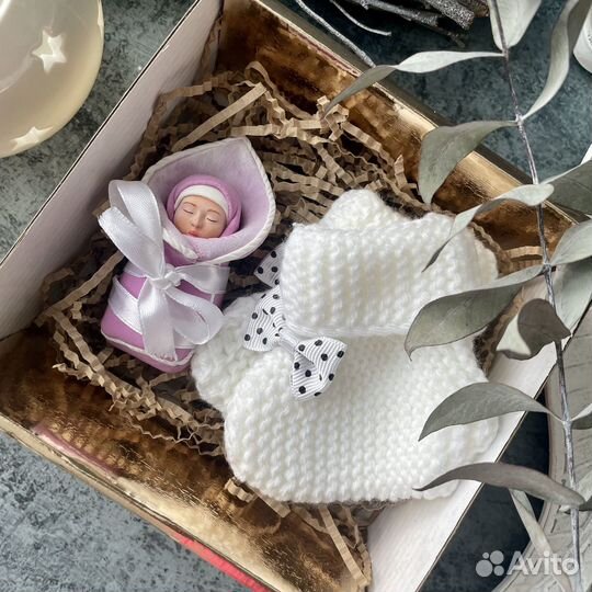 Пеленашка. Подарочный бокс:Малыш в одеялке+пинетки
