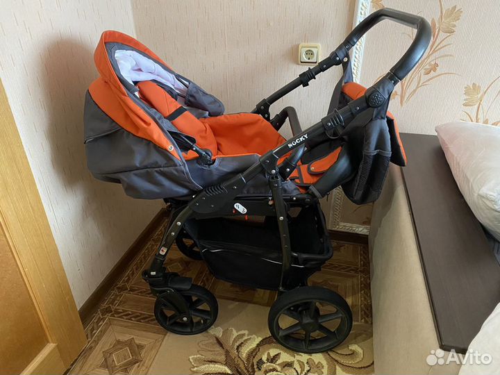 Коляска оранжевая 2 в 1
