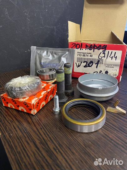 Подшипник ступицы передний FAG 713667440