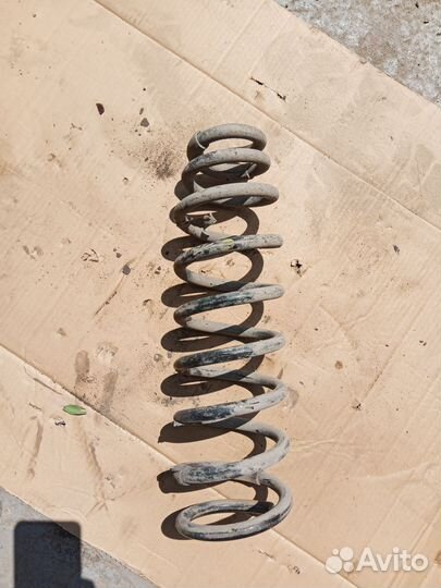 Пружина стойки передняя на kia quoris