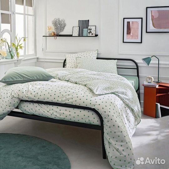 Кровать двухспальная с матрасом