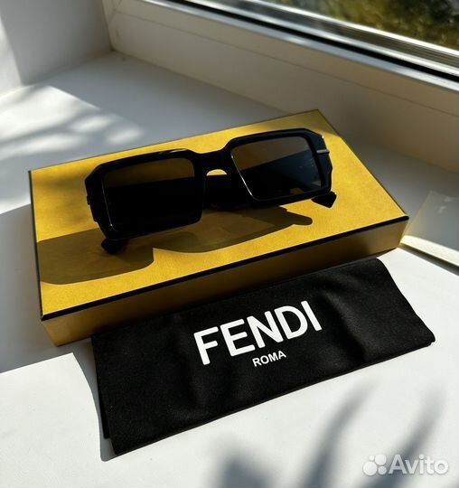 Солнцезащитные очки fendi