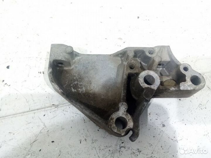 Кронштейн опоры двигателя Volvo XC90 1