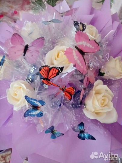 Букет с бабочками светящейся