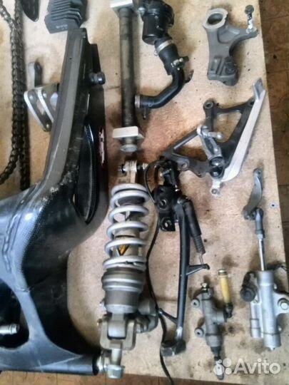 Продам з/ч на Yamaha r1 2010