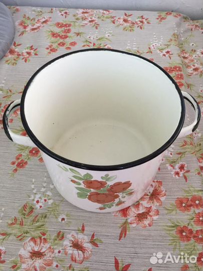 Посуда эмалированная, кастрюли, бидон, лоток