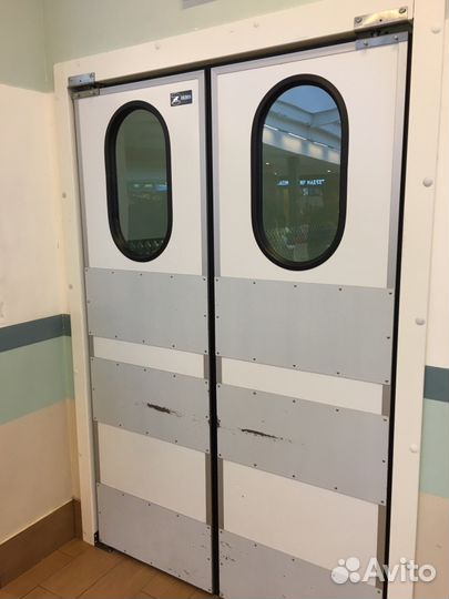 Маятниковые двери