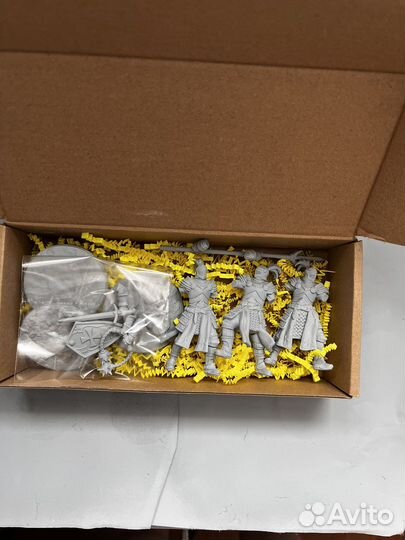 Фигурки рыцарей