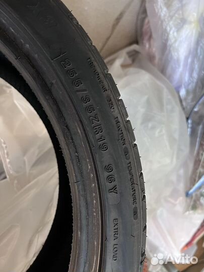 Tracmax X-Privilo TX3 255/35 R19 96Y