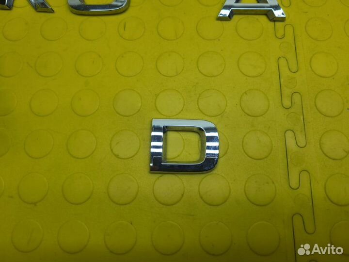 Надпись шкода на крышку багажника задний Skoda