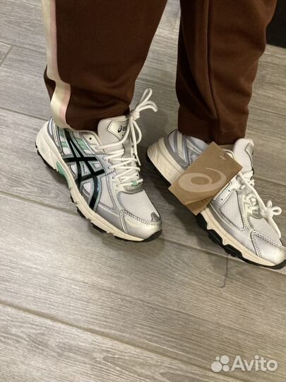 Кроссовки acics женские